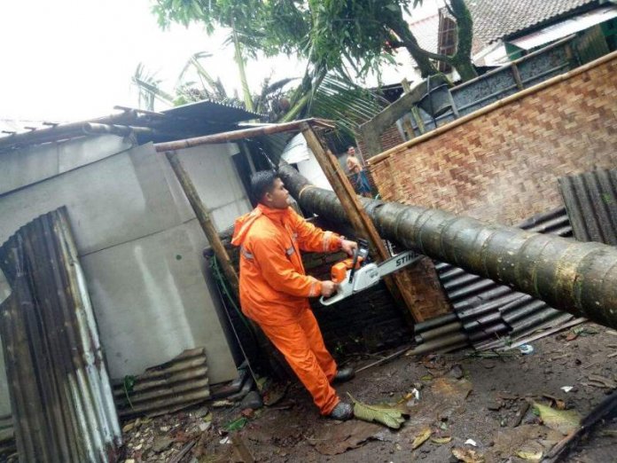 Waspada Bencana, Hujan Dan Angin Kencang Diprediksi Masih Akan Terjadi ...